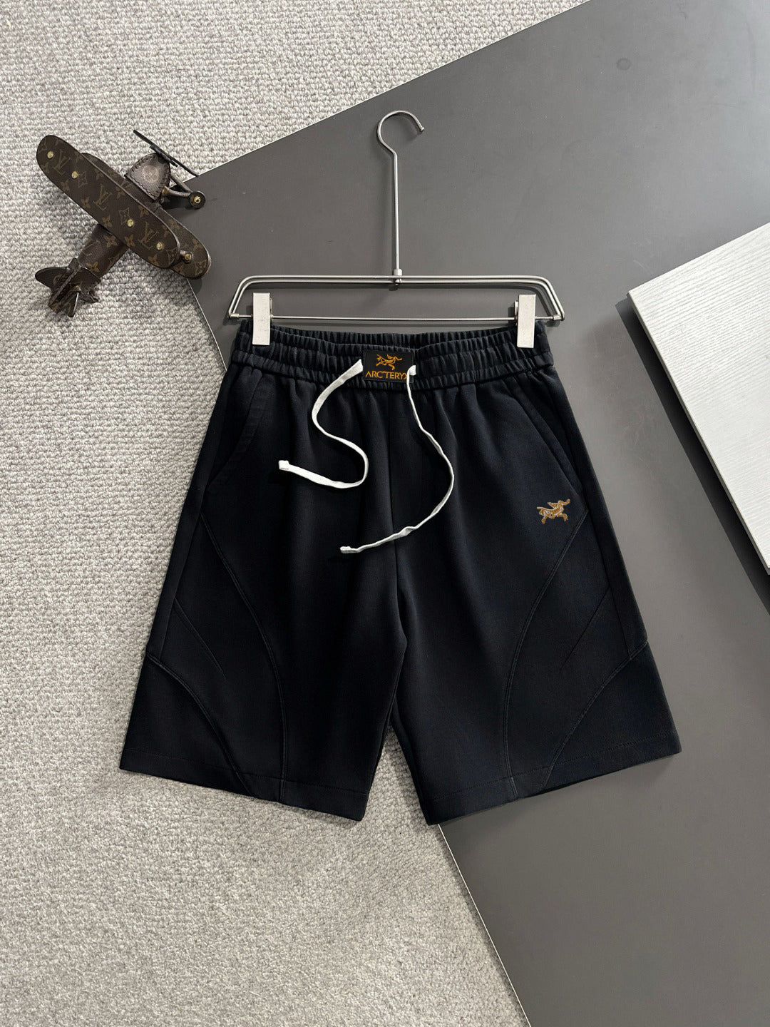 Arc'teryx Gold Archaeopteryx Embroidered Elastic Waist Casual Shorts