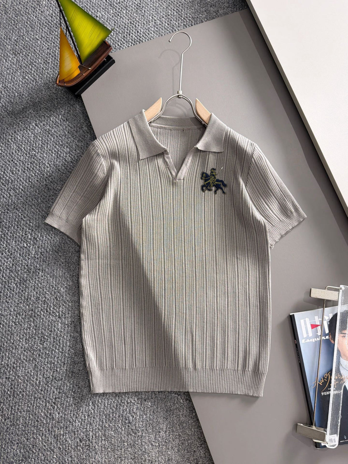 Men's Vertical Rib Knit Short‑Sleeve Polo Shirt Open V‑Collar Chest Embroidery Top