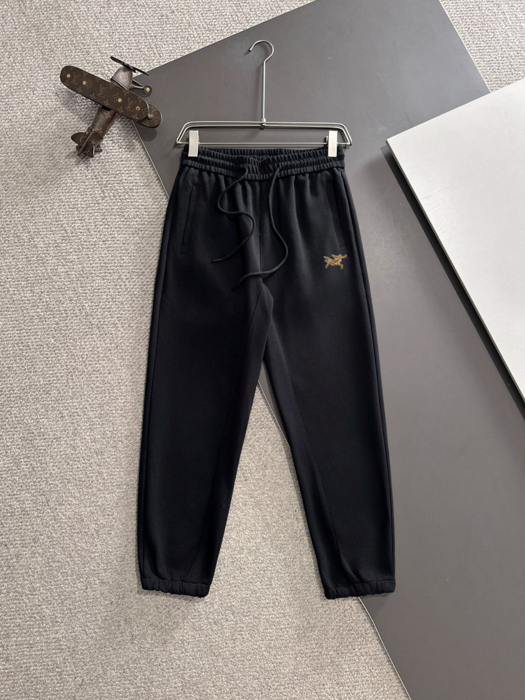 Arc'teryx Gold Bird Embroidered Elastic Waist Tapered Jogger Pants
