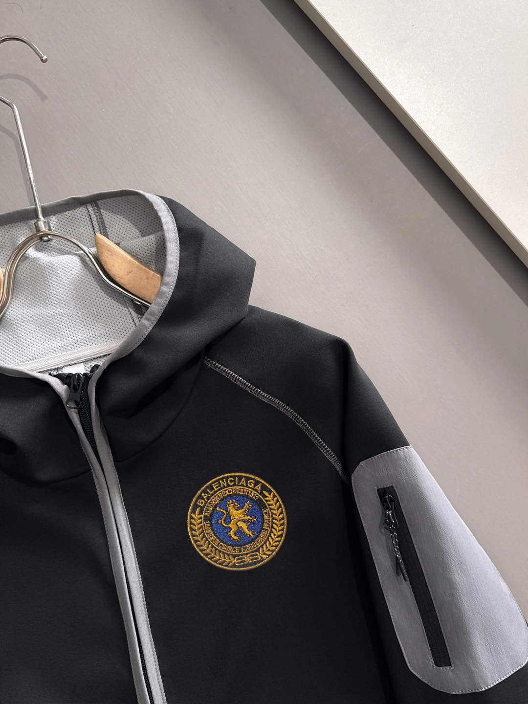 Arc'teryx LEAF Lion Crest Embroidered Softshell Hooded Jacket