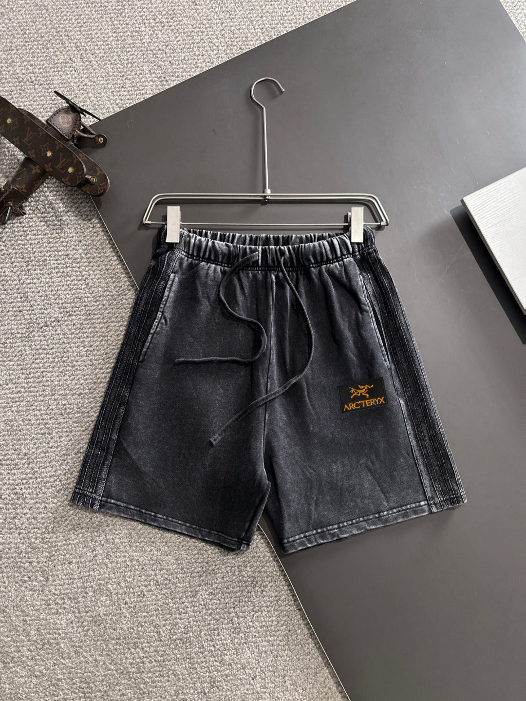 Arc'teryx Gold Bird Embroidered Washed Raglan T-Shirt & Shorts Two-Piece Set