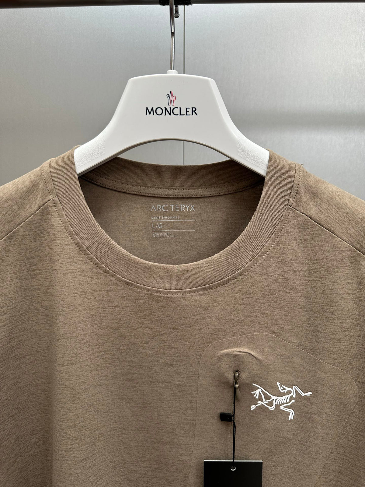 Arc'teryx 2026 Spring‑Summer New Solid‑Color Seamless Heat‑Pressed Pocket Short‑Sleeve T‑Shirt