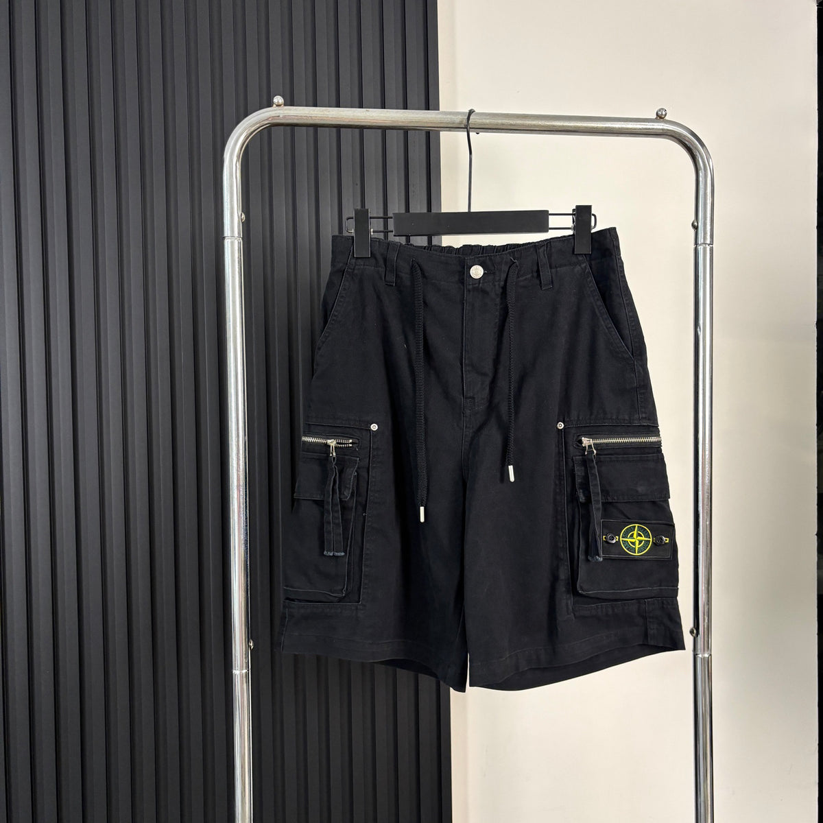 Stone Island Heavyweight Cotton Cargo Shorts with Double-Zip Pockets and Compass Badge