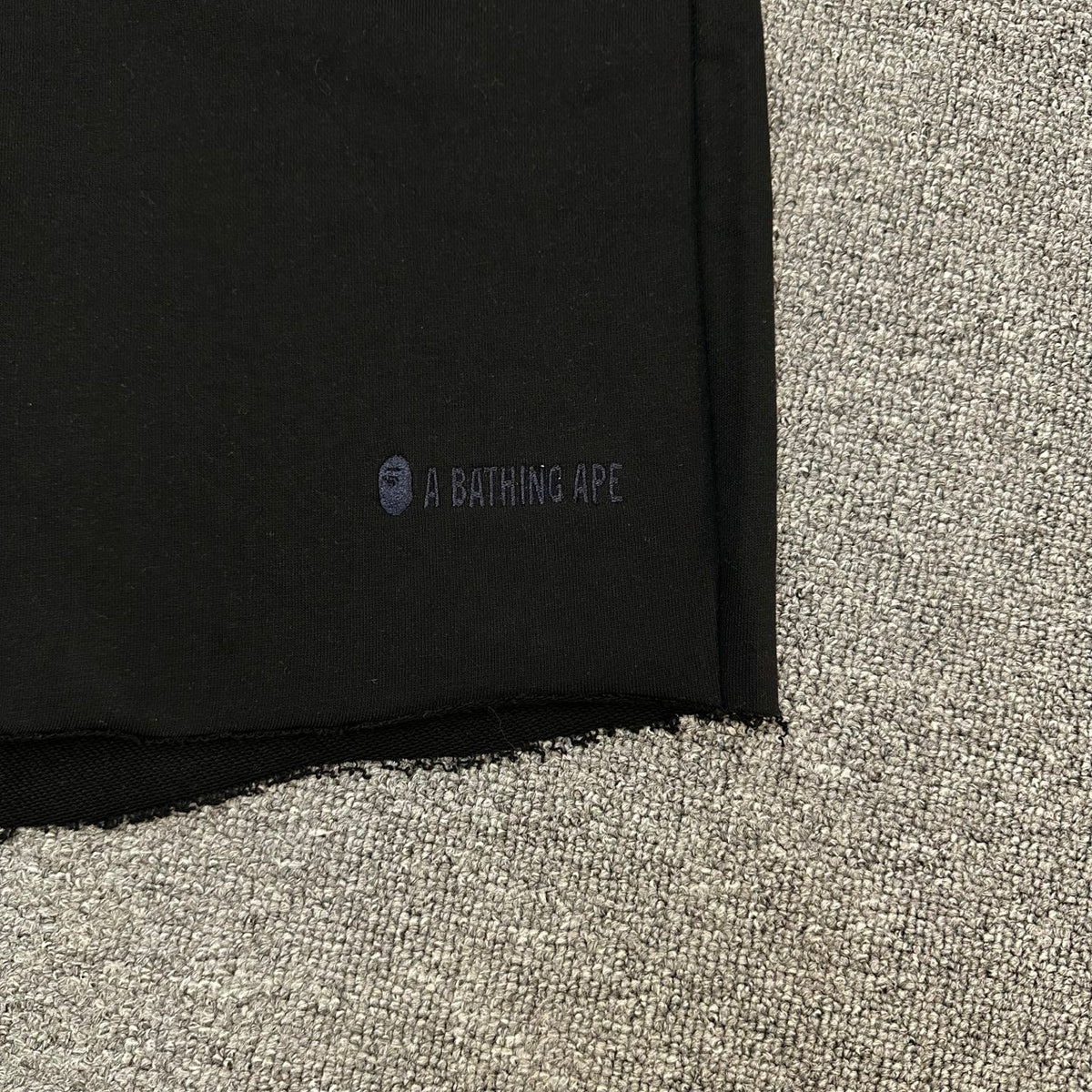 A Bathing Ape Wordmark Embroidered Raw Hem Shorts - Black / Gray