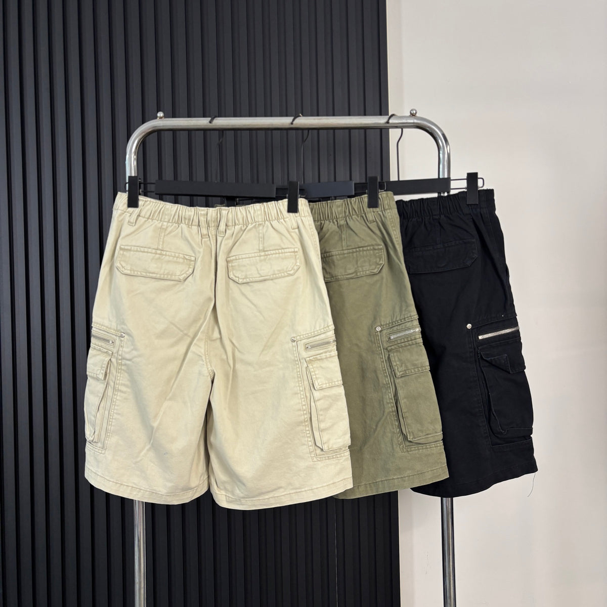 Stone Island Heavyweight Cotton Cargo Shorts with Double-Zip Pockets and Compass Badge