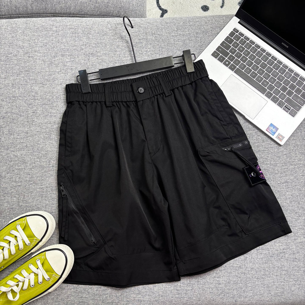 Stone Island Outdoor Zip-Pocket Pleated Cargo Shorts with Compass Badge