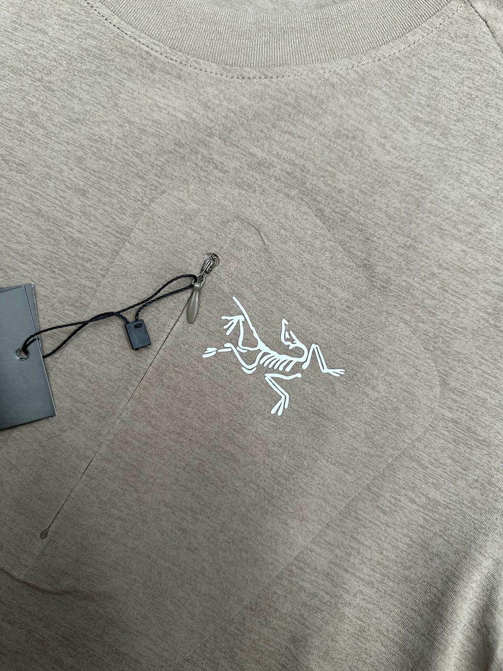 Arc'teryx 2026 Spring‑Summer New Solid‑Color Seamless Heat‑Pressed Pocket Short‑Sleeve T‑Shirt