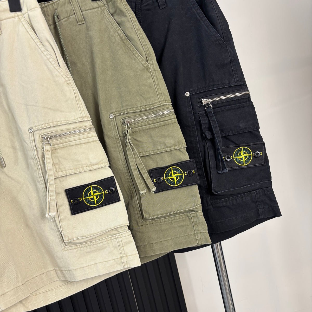 Stone Island Heavyweight Cotton Cargo Shorts with Double-Zip Pockets and Compass Badge