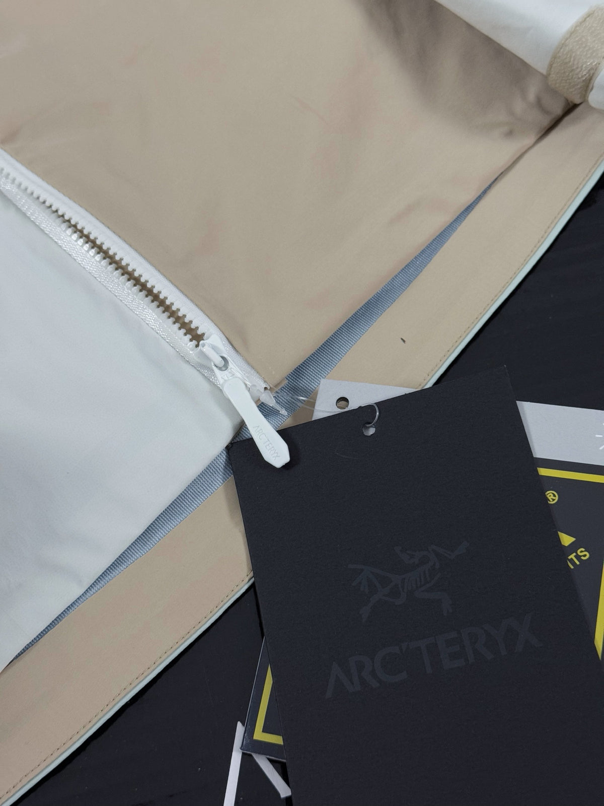 Arc'teryx Beta Lightweight Colorblock Shell Jacket | GORE-TEX