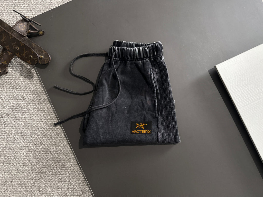 Arc'teryx Gold Bird Embroidered Washed Raglan T-Shirt & Shorts Two-Piece Set