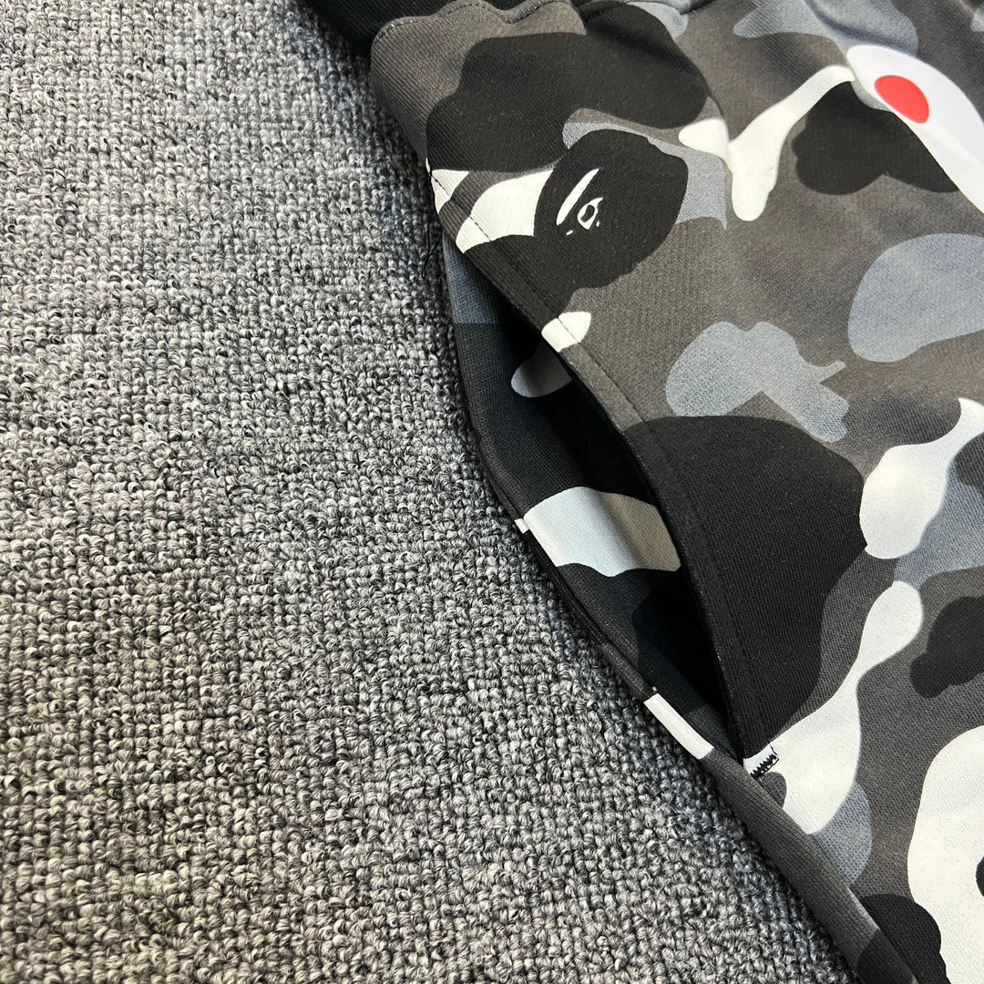 BAPE City Camo Ape Head Scatter Glow-in-the-Dark Shark Shorts - Gray / White