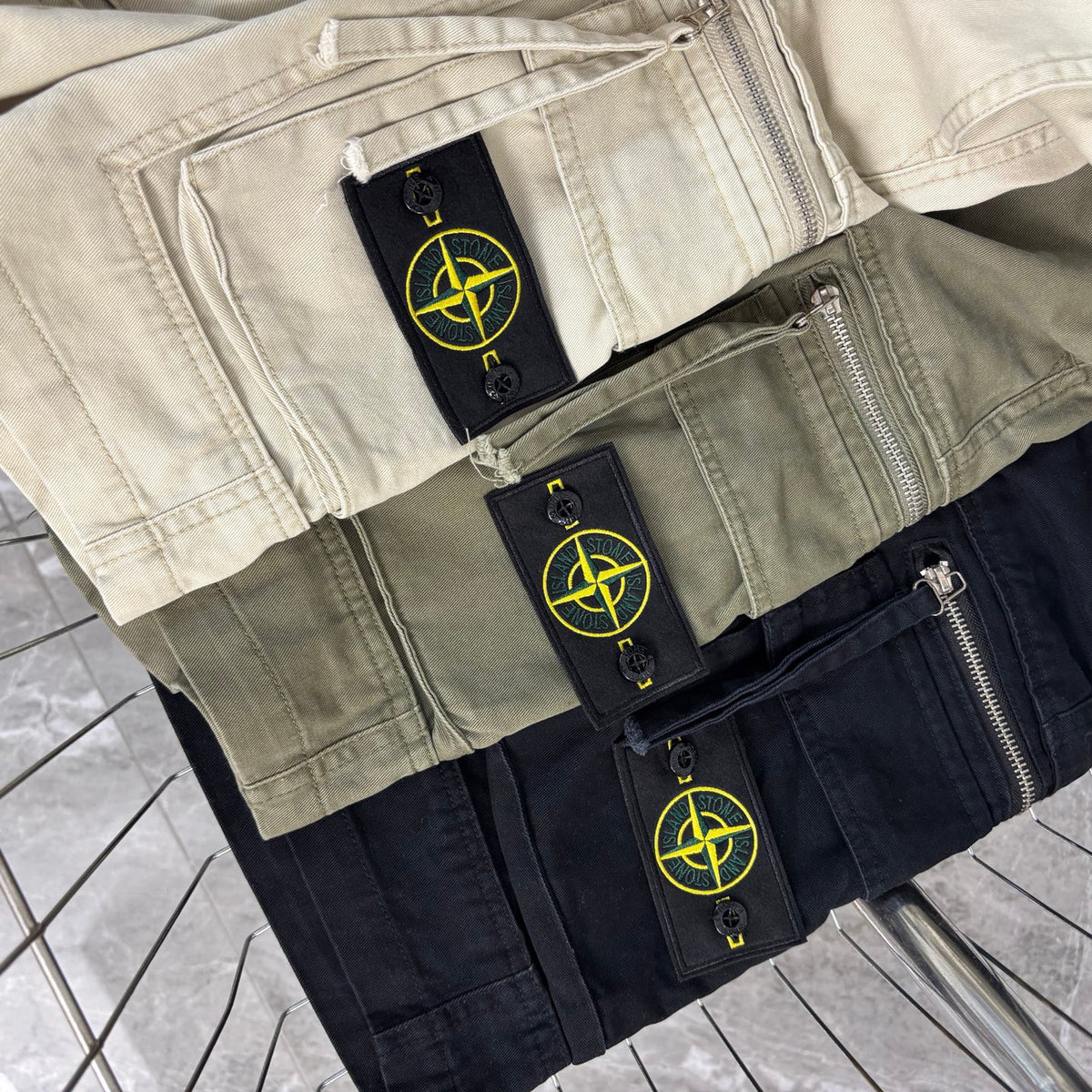 Stone Island Heavyweight Cotton Cargo Shorts with Double-Zip Pockets and Compass Badge