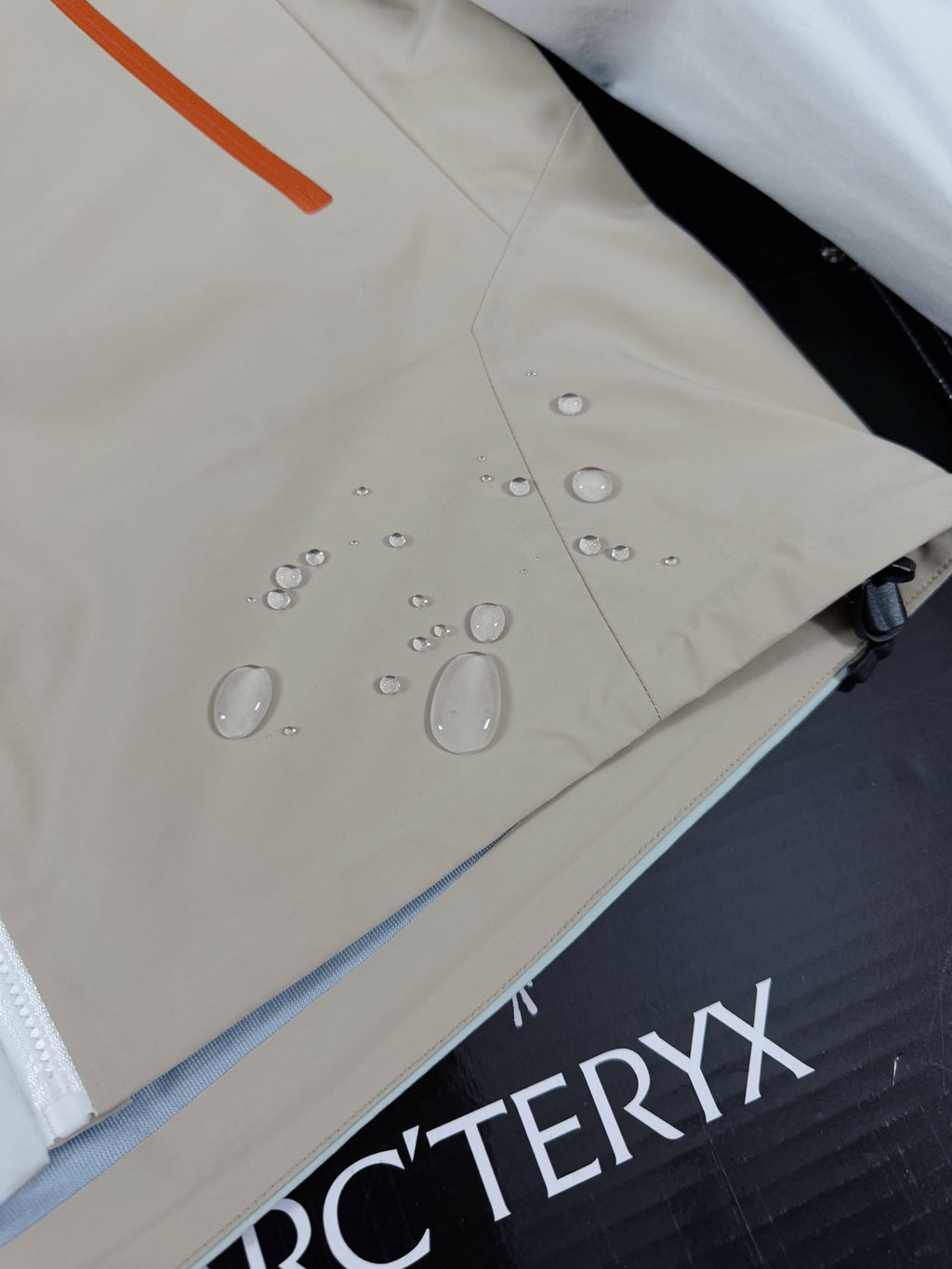 Arc'teryx Beta Lightweight Colorblock Shell Jacket | GORE-TEX