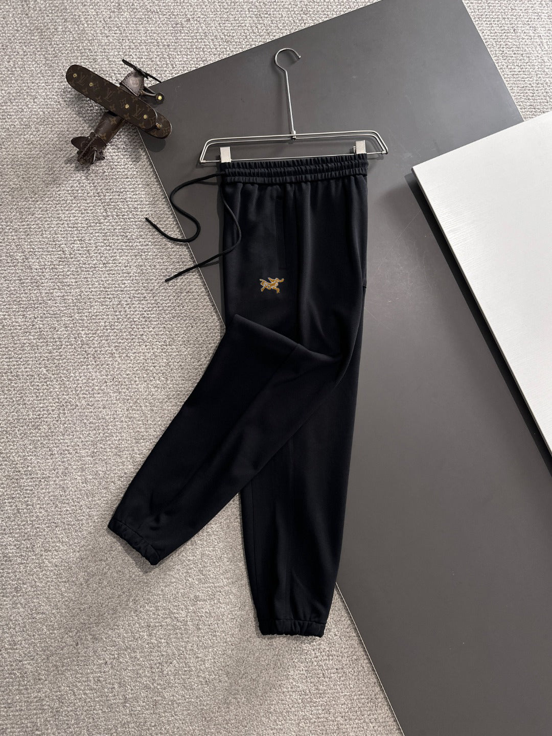 Arc'teryx Gold Bird Embroidered Elastic Waist Tapered Jogger Pants
