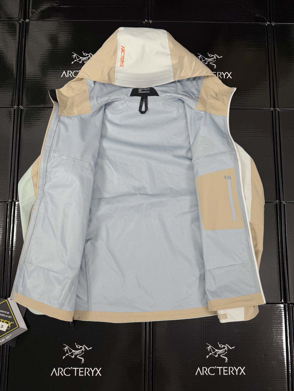 Arc'teryx Beta Lightweight Colorblock Shell Jacket | GORE-TEX