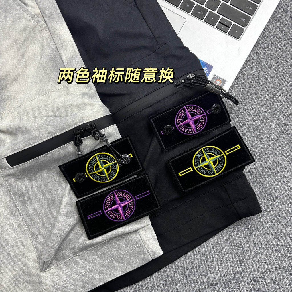 Stone Island Techwear Cargo Shorts with Double-Zip 3D Pockets and Compass Badge