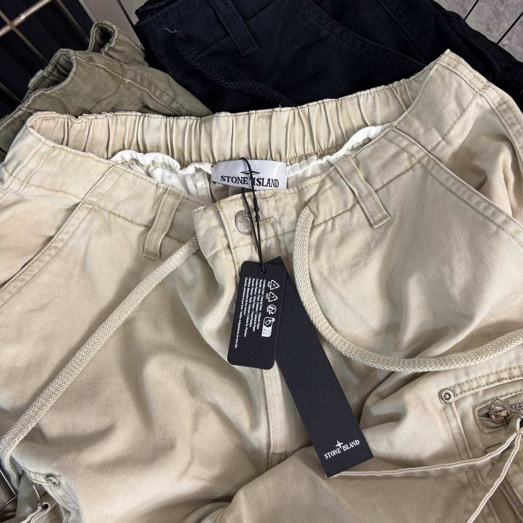 Stone Island Heavyweight Cotton Cargo Shorts with Double-Zip Pockets and Compass Badge